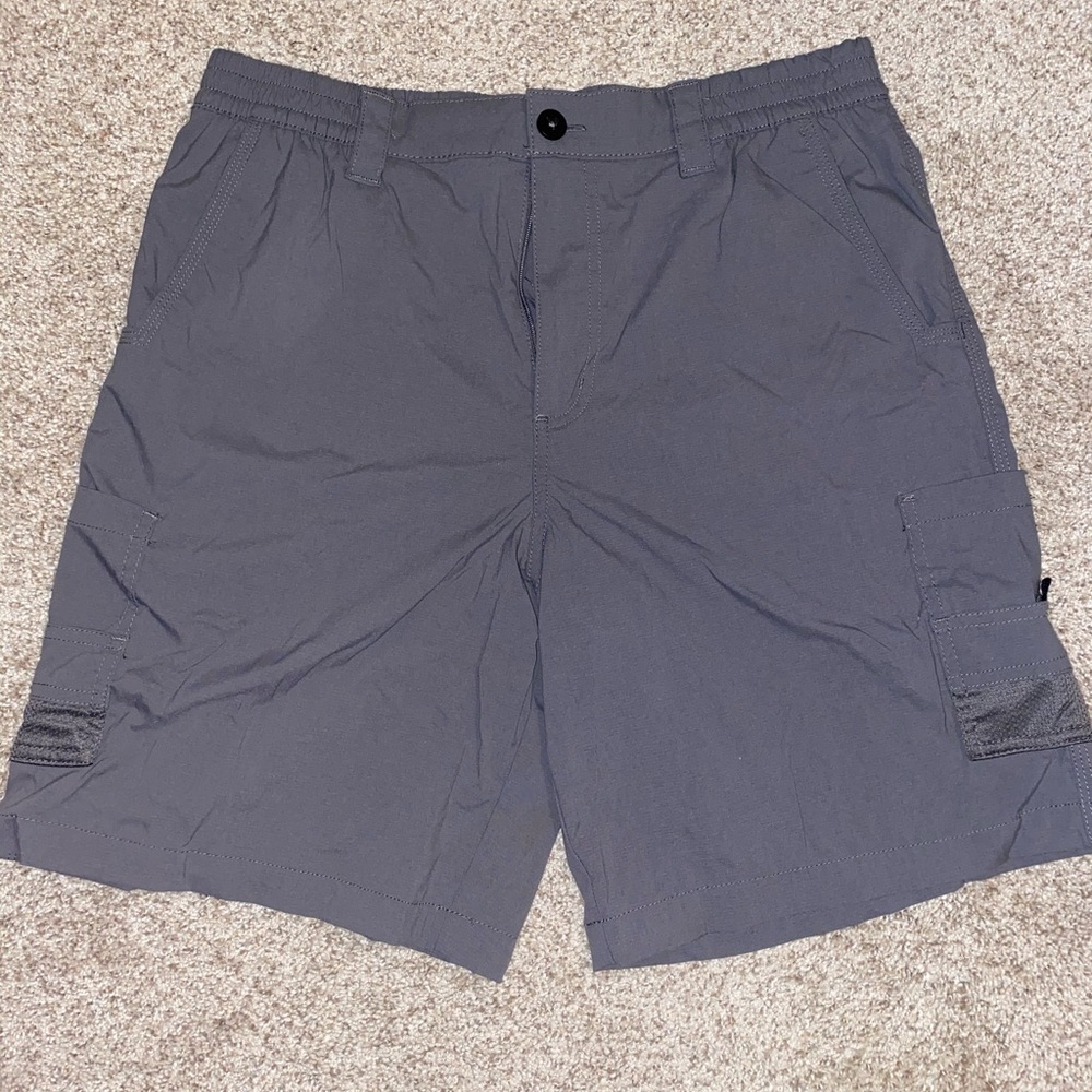 Men’s Magellan khaki fishing shorts